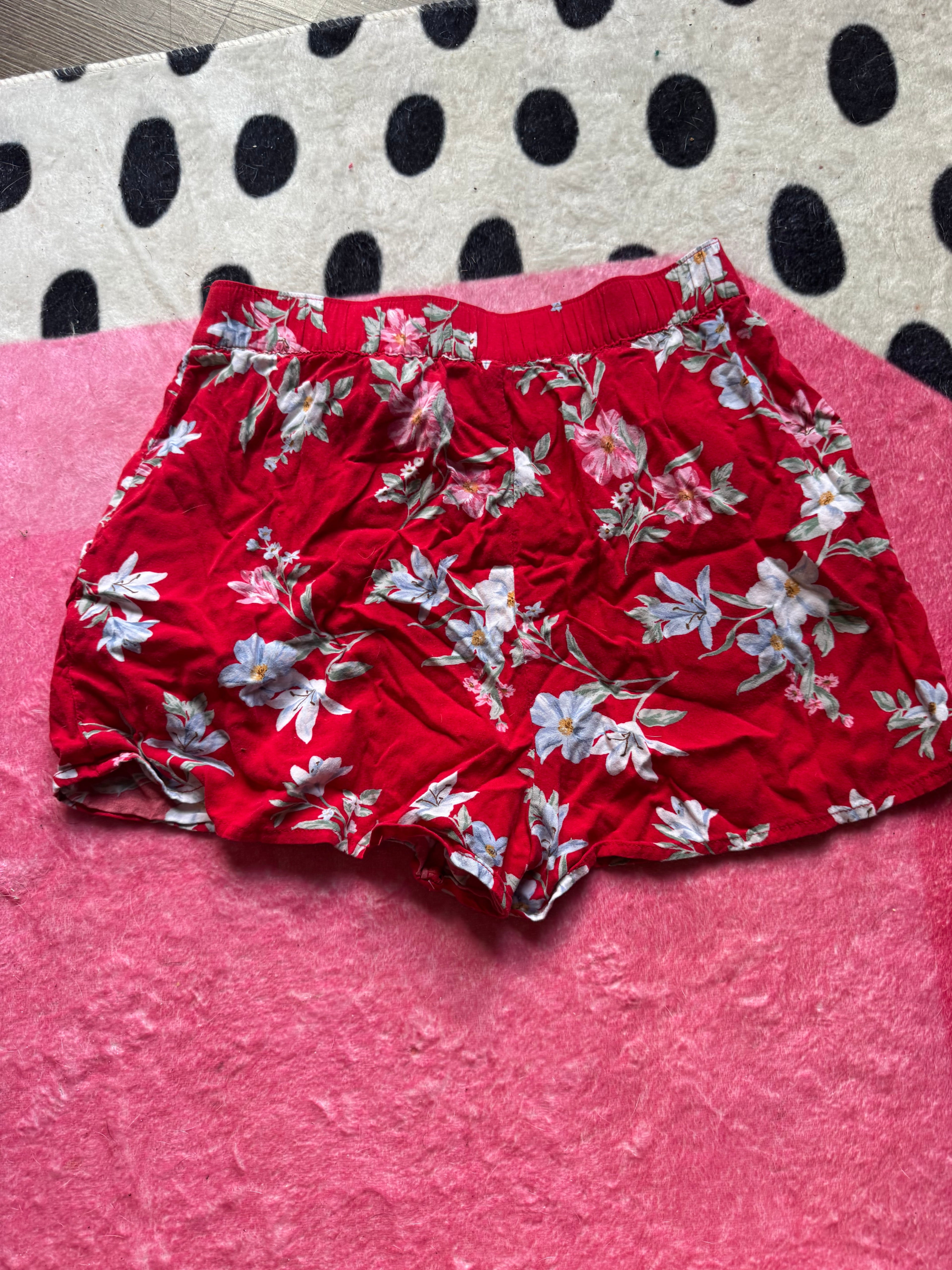 Red Divided Floral shorts - 2